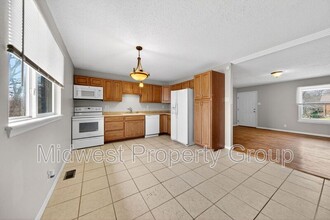 2224 Millvalley Dr in Florissant, MO - Building Photo - Building Photo