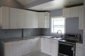211 Green St, Unit 2 in Brockton, MA - Building Photo - Building Photo