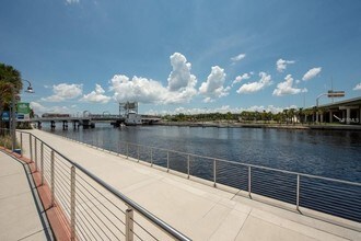 1501 Doyle Carlton Dr-Unit -211 in Tampa, FL - Building Photo - Building Photo