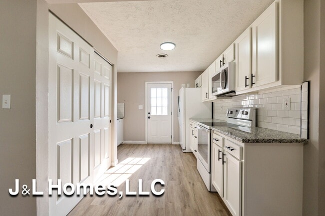 property at 3829 Brentwood Rd