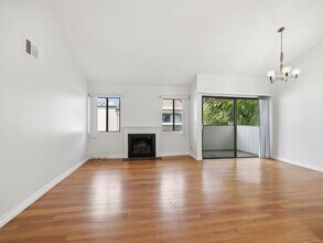 10512 Sunland Blvd in Los Angeles, CA - Building Photo - Building Photo