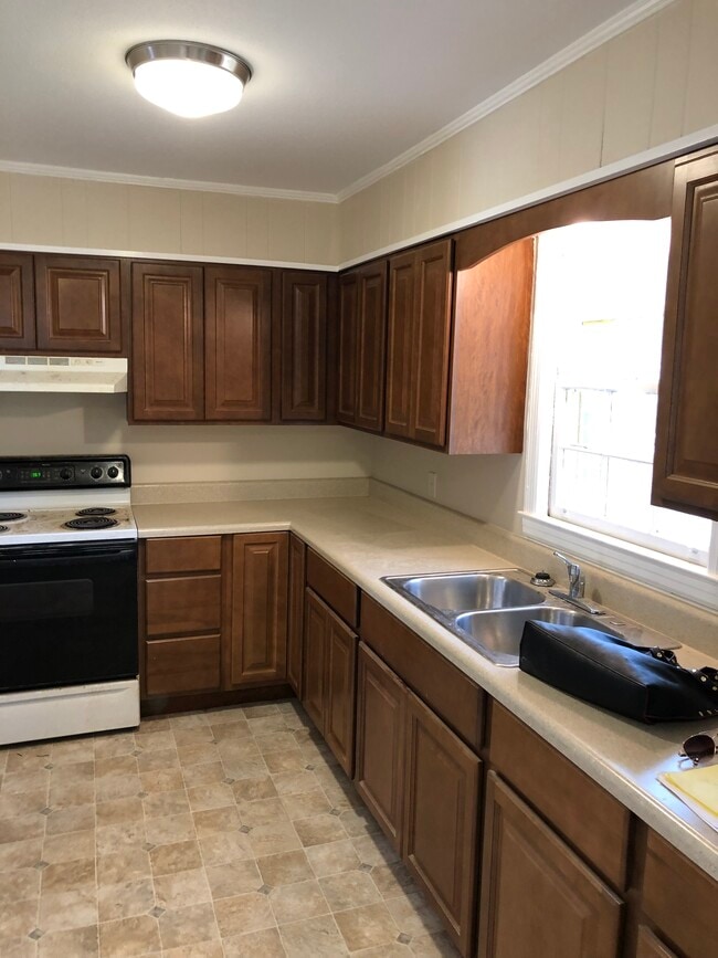 201 Iris Dr in Walterboro, SC - Building Photo - Building Photo
