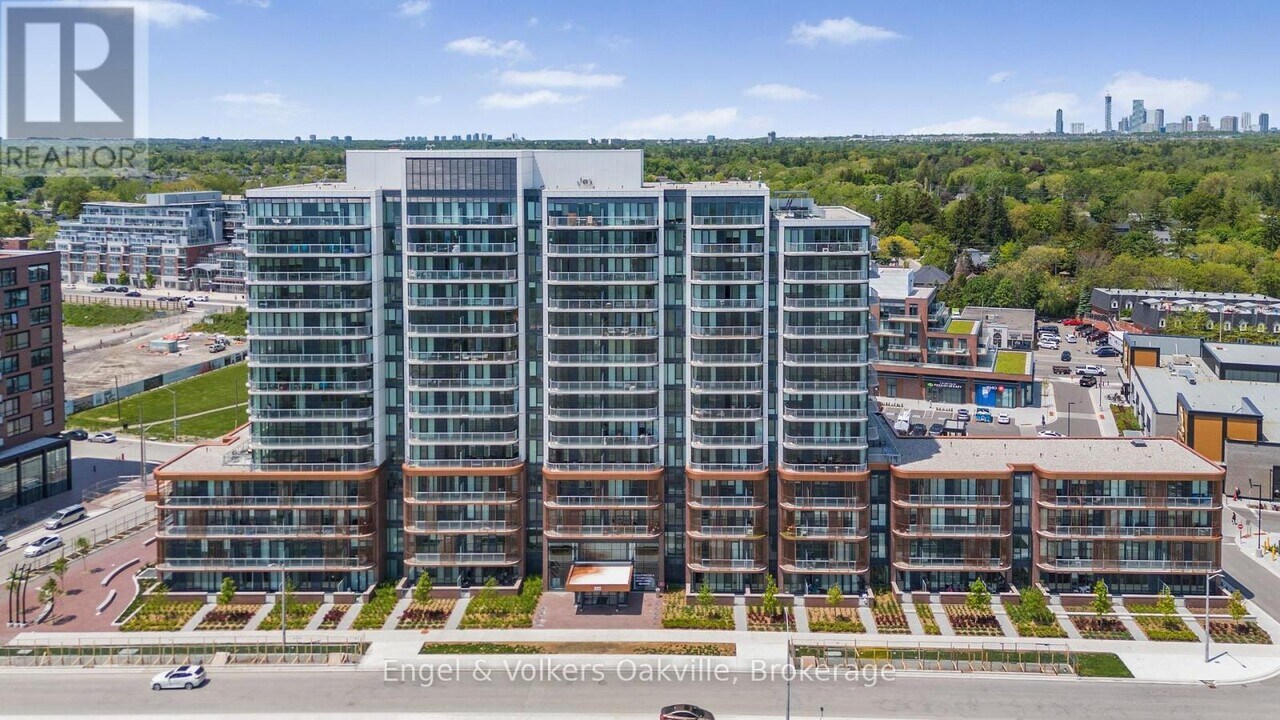 220-220 Missinnihe Way in Mississauga, ON - Building Photo