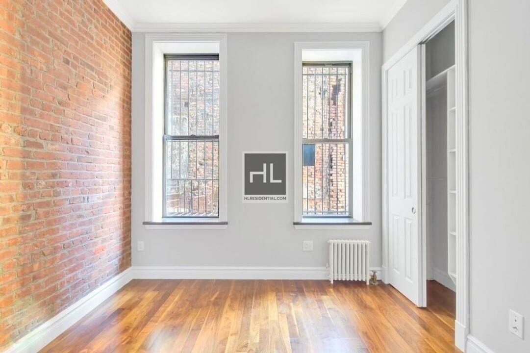 NO FEE Two Bed in Greenwich Village! Won't in New York, NY - Building Photo
