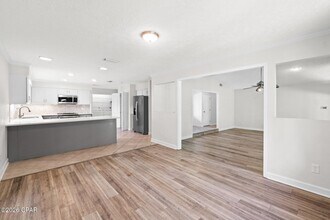 136 Derby Woods Dr in Lynn Haven, FL - Building Photo - Building Photo