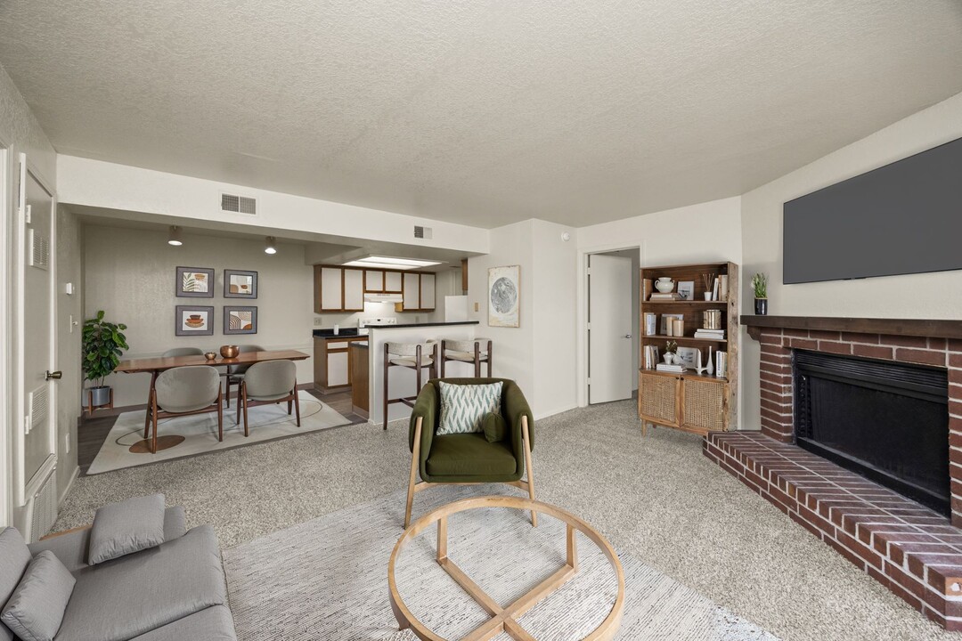 Ashley Square in Des Moines, IA - Building Photo