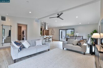 946 Risa Rd in Lafayette, CA - Building Photo - Building Photo