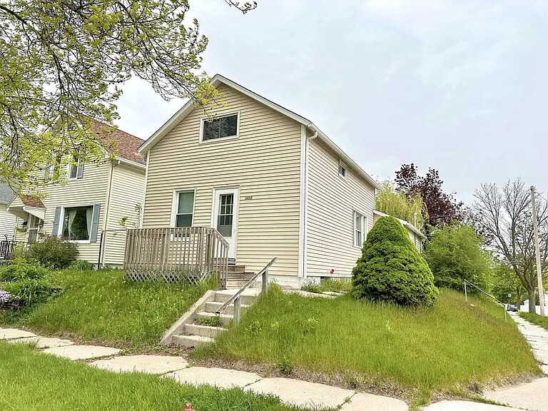 1202 Alabama Ave in Sheboygan, WI - Building Photo