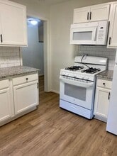 112 N Dobson St in Burleson, TX - Building Photo - Building Photo