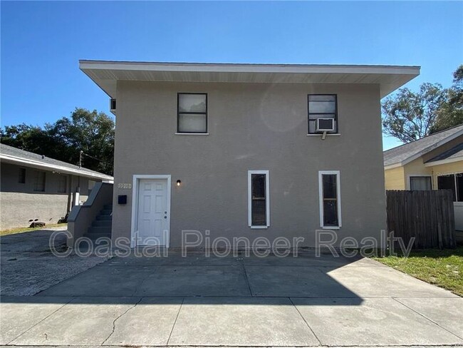 2210 10th St S in St. Petersburg, FL - Foto de edificio - Building Photo