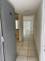 305 W 68th St in Hialeah, FL - Building Photo