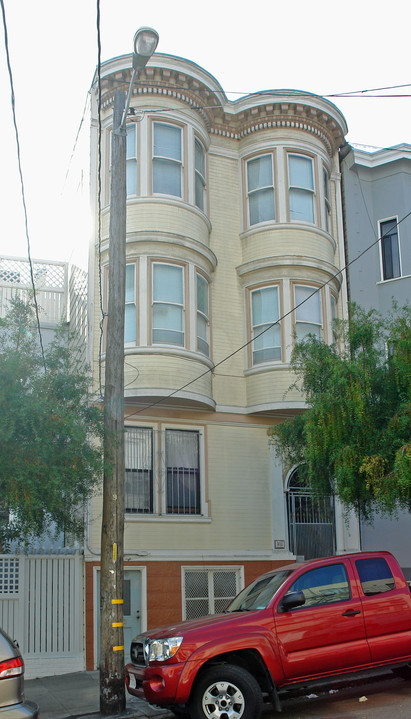 963 Greenwich St in San Francisco, CA - Building Photo