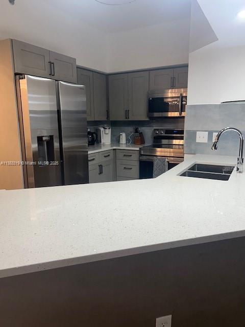 3235 NE 184th St in North Miami Beach, FL - Building Photo - Building Photo