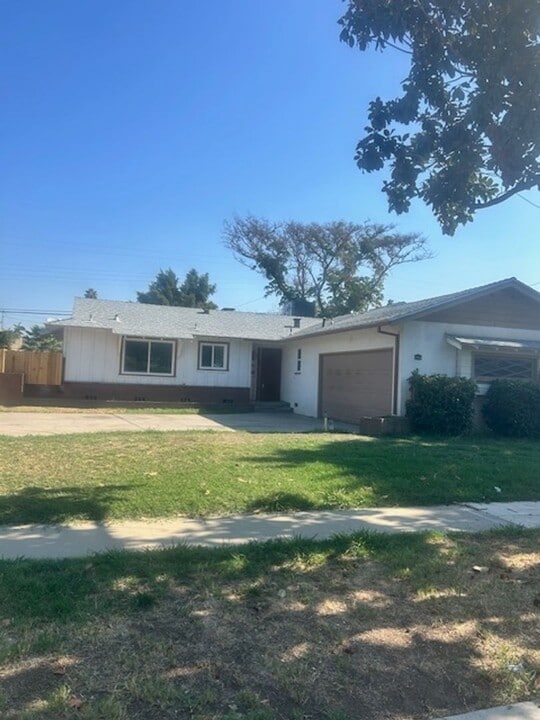 4436 N Van Dyke Ave in Fresno, CA - Building Photo