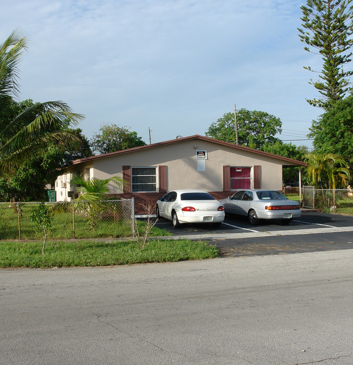 5200 NW 16th St in Fort Lauderdale, FL - Building Photo