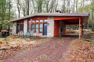 21 Hazard Run Rd in Lake Harmony, PA - Building Photo - Building Photo