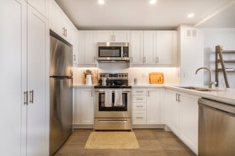 633 Northcliffe Boulevard in Toronto, ON - Building Photo - Building Photo