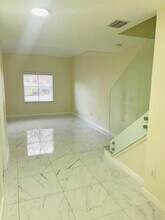 4950 White Mangrove Way E in Fort Lauderdale, FL - Foto de edificio - Building Photo