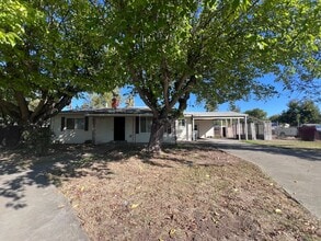 4741 Fleming Way in Olivehurst, CA - Building Photo - Building Photo