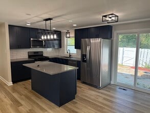 1220 Kingston Ln in Schaumburg, IL - Building Photo - Building Photo