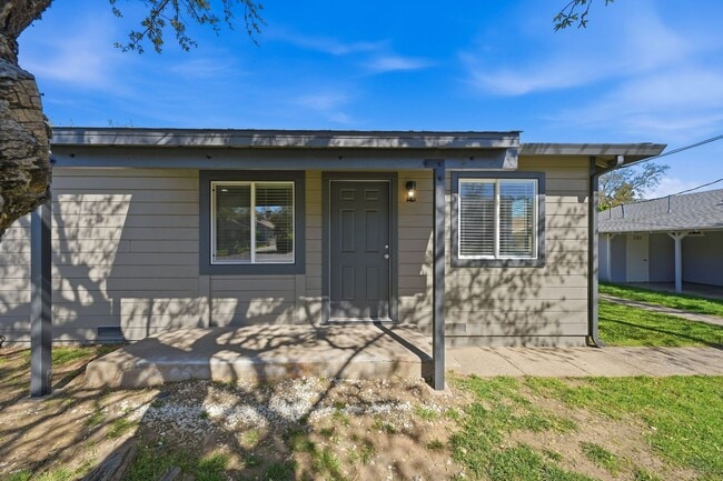 849 West St in Redding, CA - Foto de edificio - Building Photo
