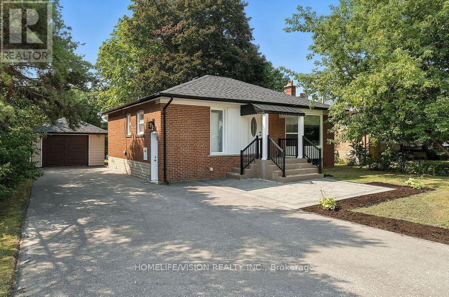 162 Queen St in Newmarket, ON - Building Photo