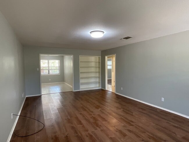 1822 Greenwood Ln in Kingsland, TX - Building Photo - Building Photo