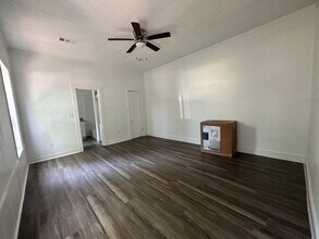 102 7th St SW, Unit 2 in Paris, TX - Building Photo - Building Photo