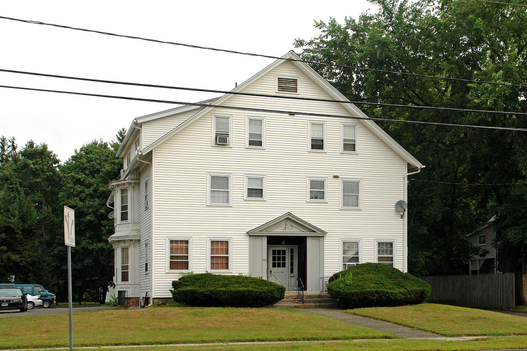 139-141 W Main St in Plainville, CT - Foto de edificio