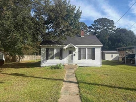 108 St Jude St in New Roads, LA - Building Photo