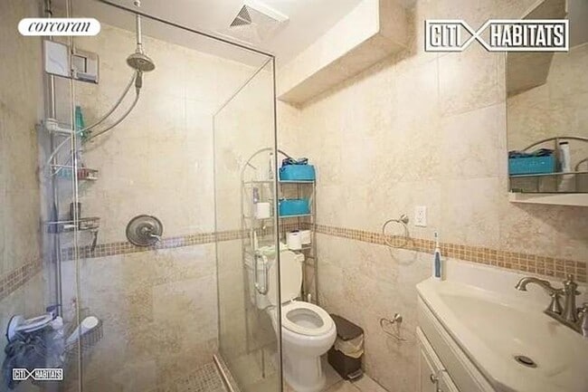 977 E 12th St in Brooklyn, NY - Building Photo - Building Photo