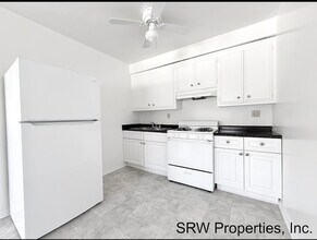 Aqua Vista Apartments in North Hollywood, CA - Building Photo - Building Photo