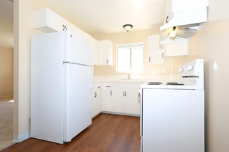 Lakeview Garden in San Mateo, CA - Foto de edificio - Interior Photo