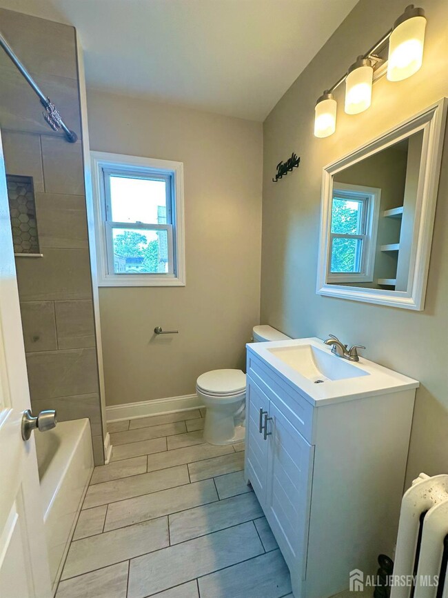 53 Thornall St in Carteret, NJ - Building Photo - Building Photo