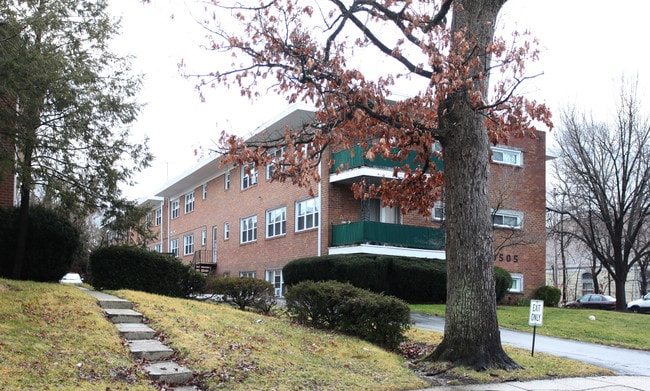 Clarks Lane Luxury Apartments in Baltimore, MD - Foto de edificio - Building Photo