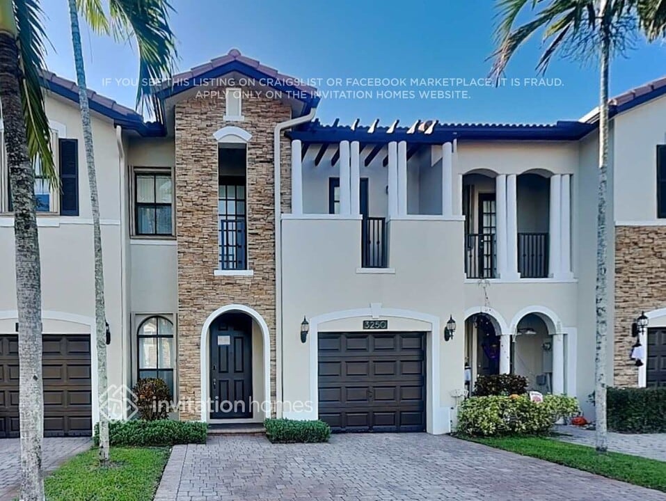3250 NW 103rd Path in Doral, FL - Building Photo