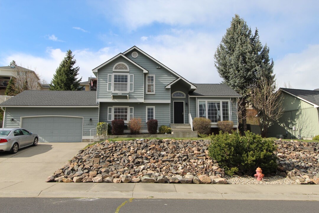 16521 N Morton Dr in Spokane, WA - Foto de edificio