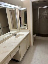 7214 S Devon Dr in Tamarac, FL - Building Photo - Building Photo