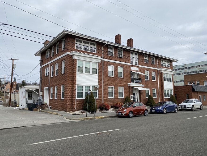 Carriage Hill Apartments and Nearby Pulaski Apartments For Rent