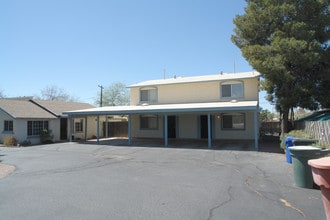 2123-2133 N Madelyn Cir in Tucson, AZ - Foto de edificio - Building Photo