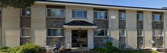 6914 W Lincoln Ave in West Allis, WI - Building Photo - Building Photo