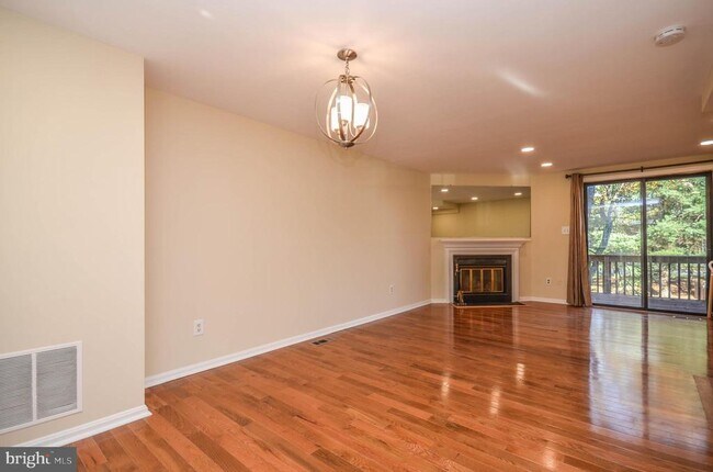 8711 Ravenglass Way in Gaithersburg, MD - Building Photo - Building Photo