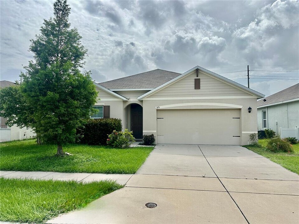 273 St Georges Cir in Eagle Lake, FL - Building Photo