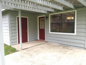 1627 Coombs Dr in Tallahassee, FL - Building Photo - Building Photo