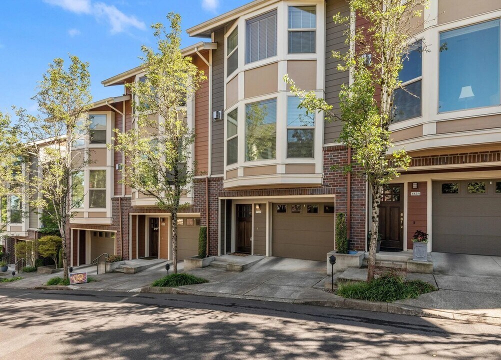 4132 S Corbett Ave in Portland, OR - Building Photo