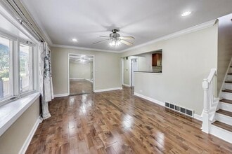 135 E 55th St in Westmont, IL - Building Photo - Building Photo