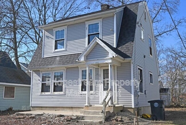 property at 2213 Ravenwood Ave