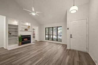 2911 Post Oak Dr in Euless, TX - Building Photo - Building Photo