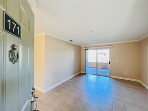 490 Bollinger Canyon Ln in San Ramon, CA - Foto de edificio - Building Photo