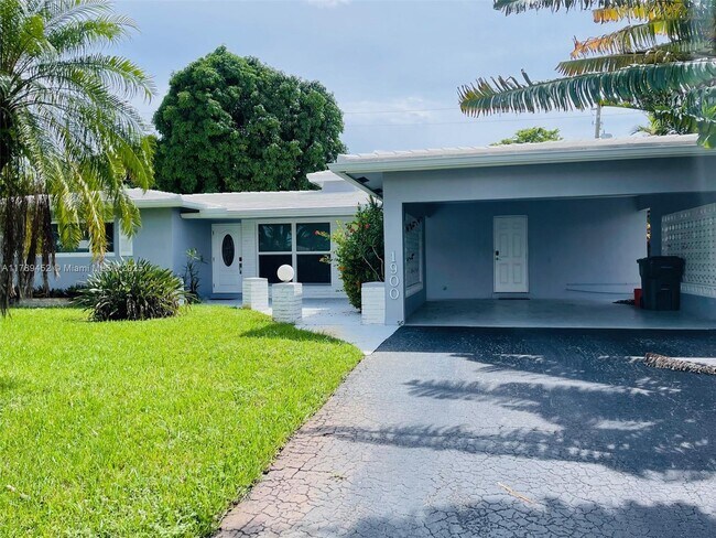 1900 NE 41st St in Oakland Park, FL - Building Photo - Building Photo